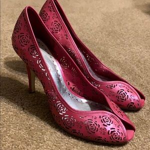 Peep toe cut out pink pumps